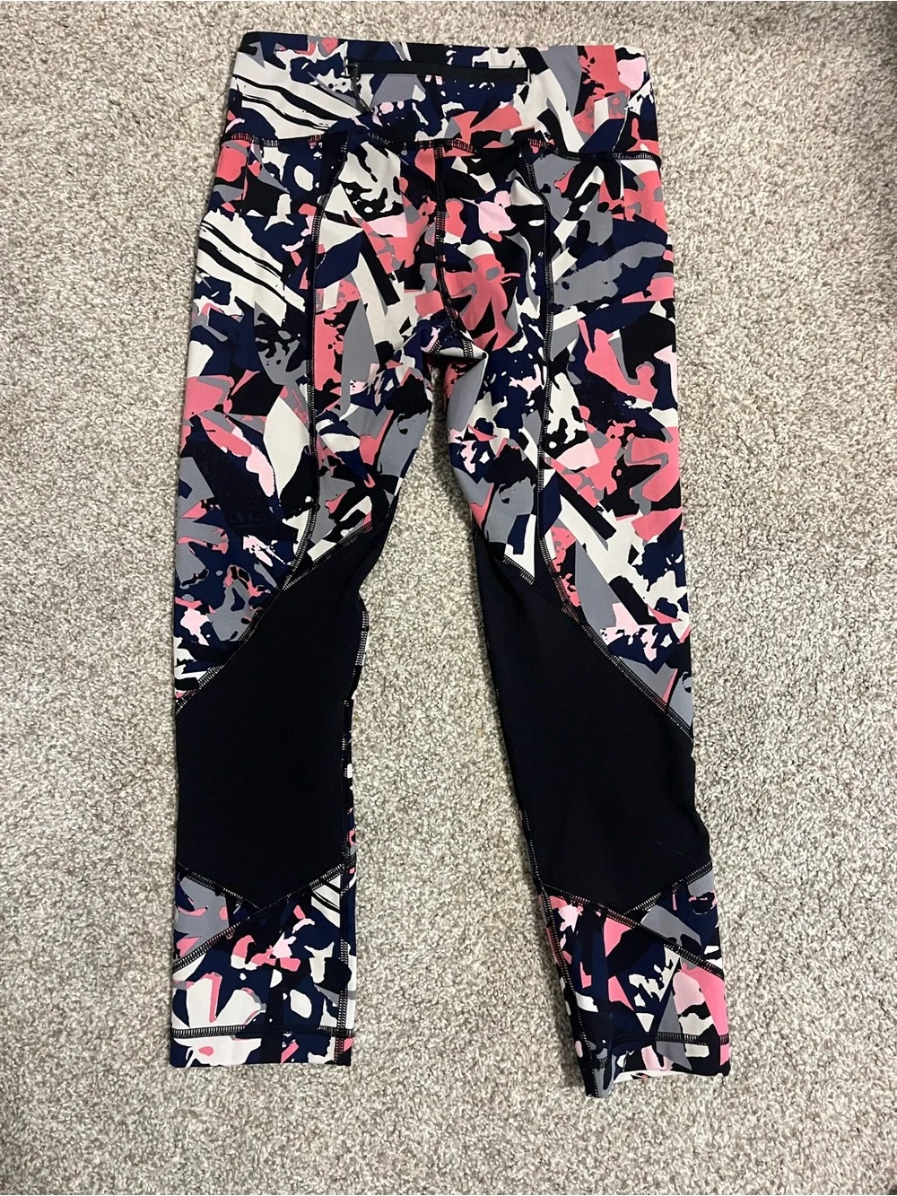 lululemon athletica Pink, Navy & Gray Abstract Print Capri Leggings Sz 4